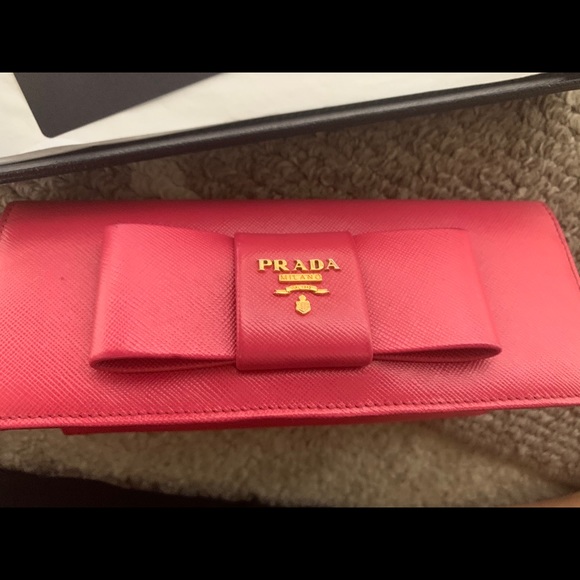Gorgeous! Authentic Pink Prada Wallet - Picture 3 of 13